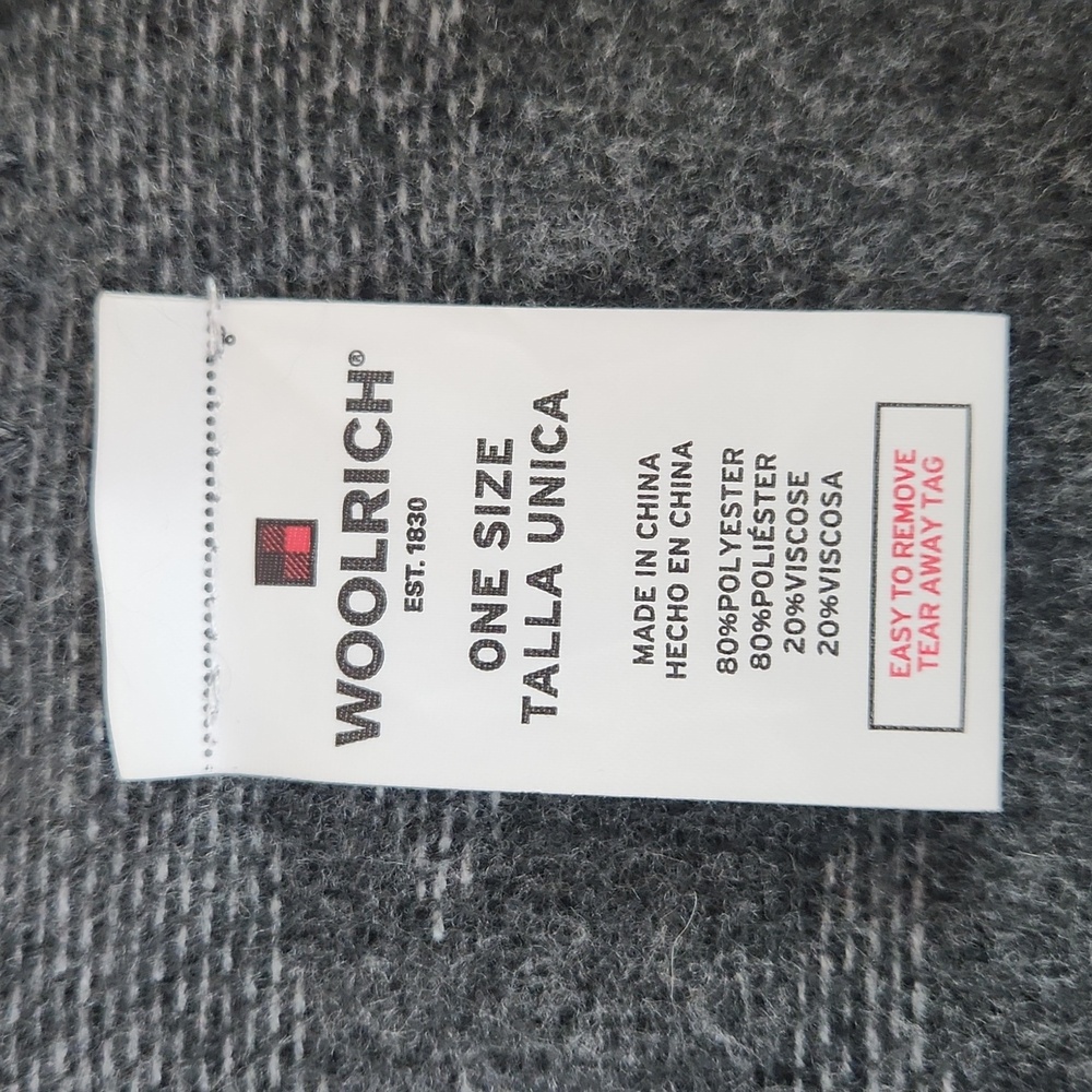 Woolrich NWOT Camo Poncho Wrap Blanket.  Size OS - Picture 6 of 7